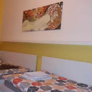 https://geraumige-zentrumsnahe-altbauwohnung.vienna-besthotels.com